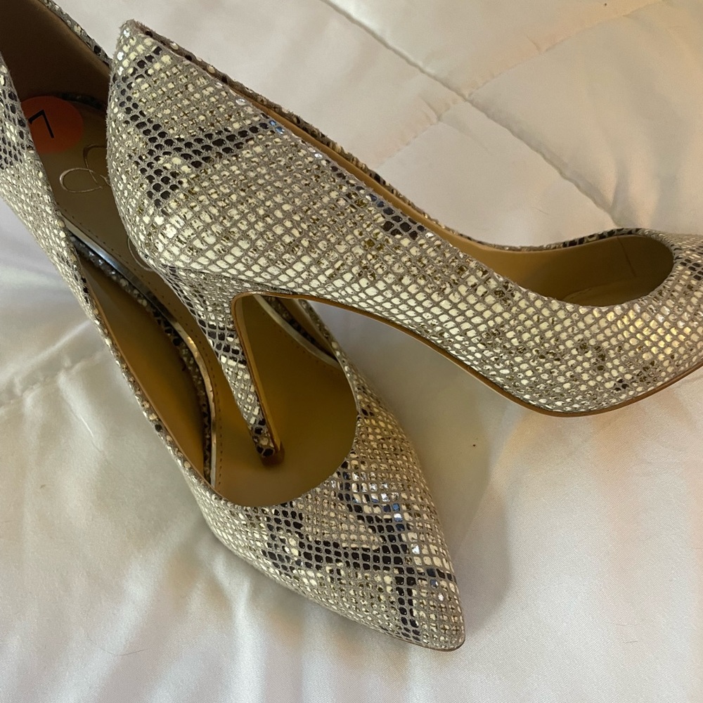 Jessica Simpson snake pattern pumps... never worn